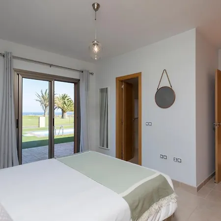 فيلة Caleta Beach & Golf
