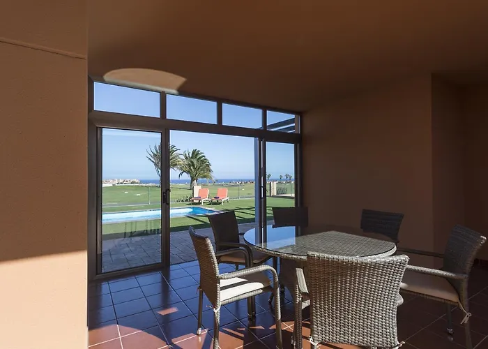 Caleta Beach & Golf 别墅