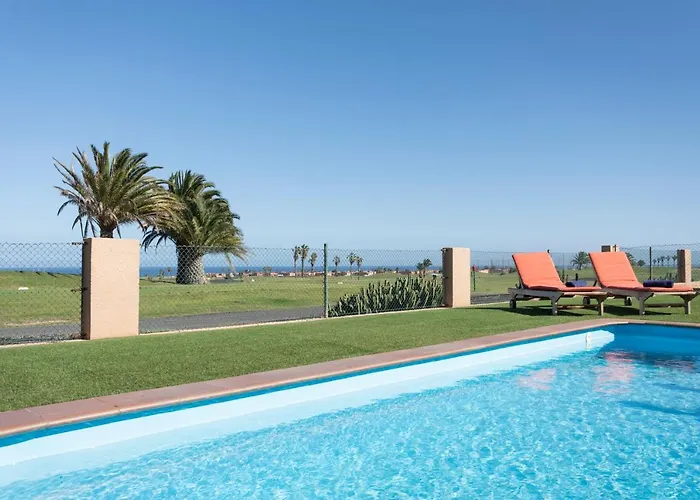 Caleta Beach & Golf 别墅 *